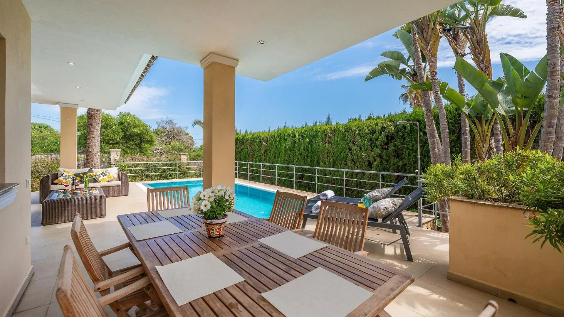 Beachfront Villa With Sea Views & Private Pool マルベーリャ スペイン