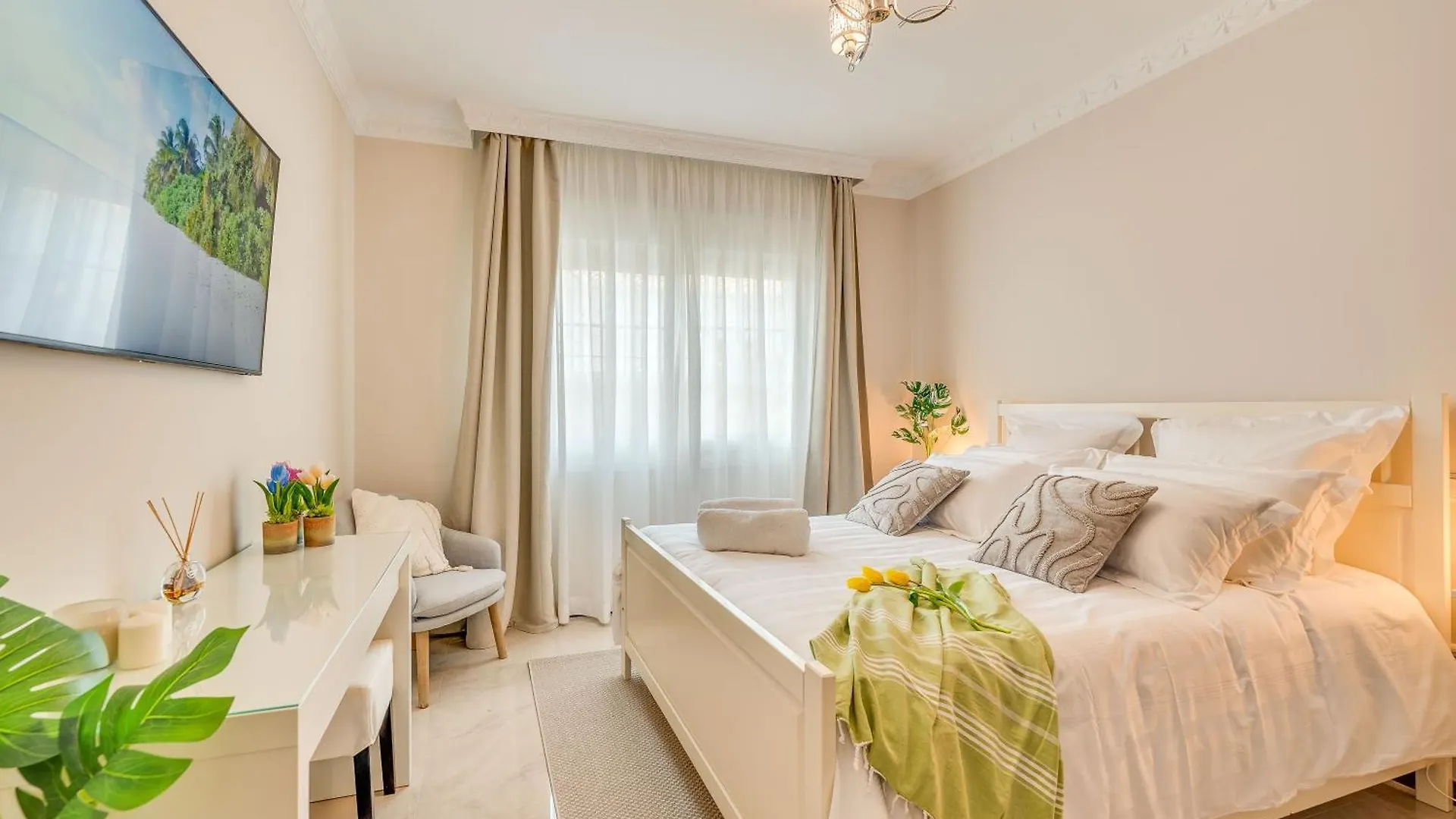 Beachfront Villa With Sea Views & Private Pool マルベーリャ
