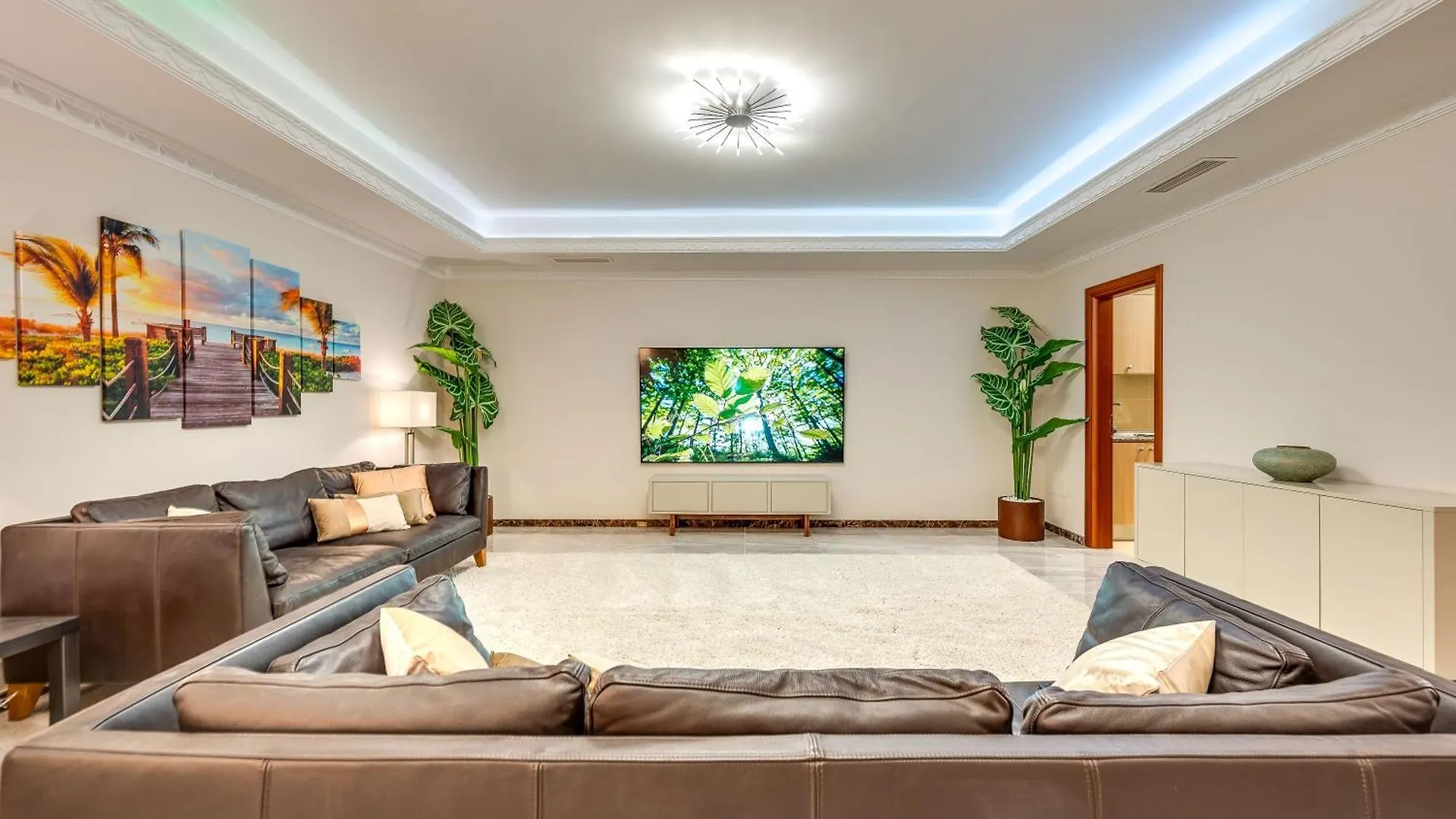Beachfront Villa With Sea Views & Private Pool マルベーリャ