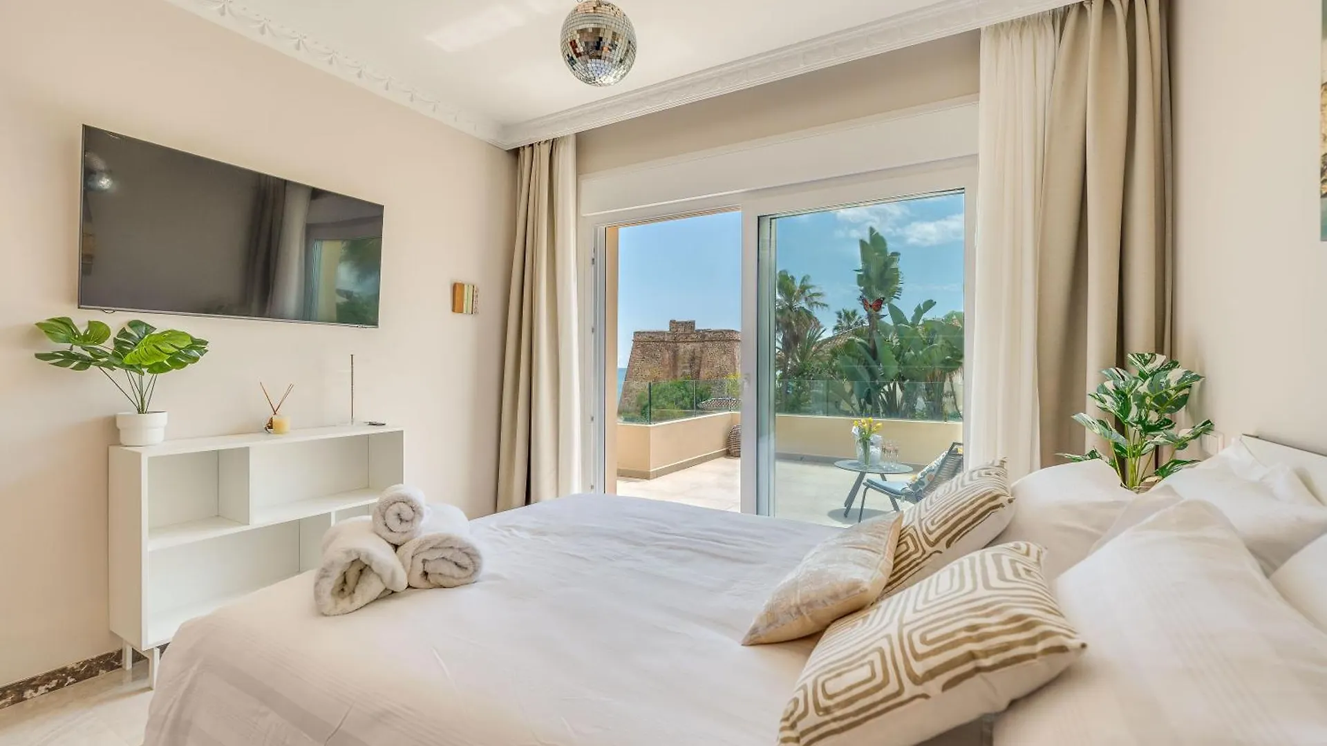 Beachfront Villa With Sea Views & Private Pool マルベーリャ 0*,