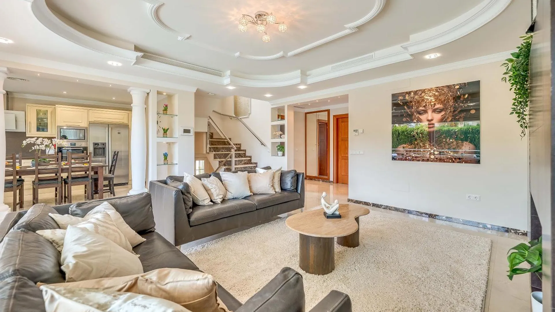 Beachfront Villa With Sea Views & Private Pool マルベーリャ