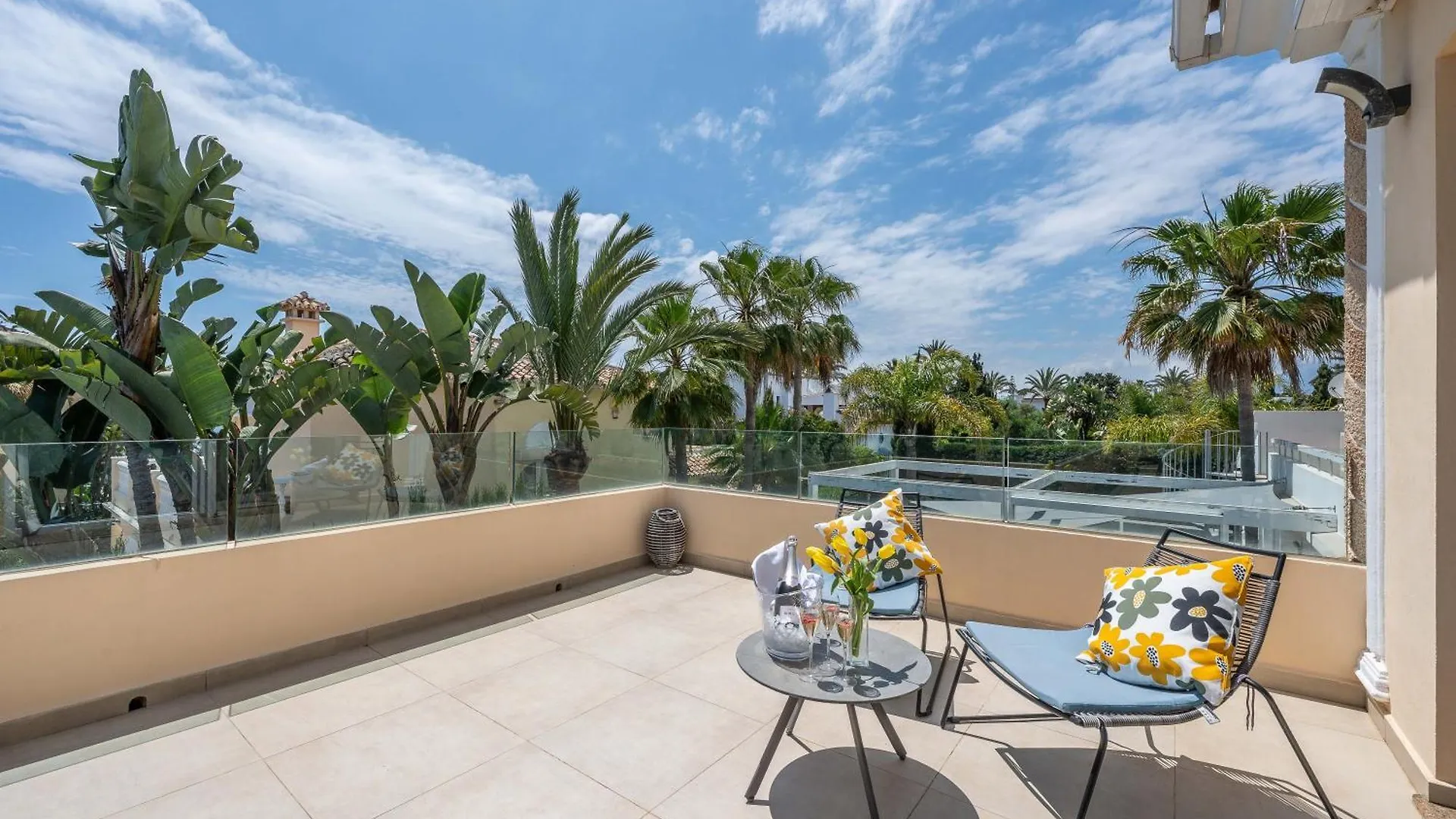 Beachfront Villa With Sea Views & Private Pool マルベーリャ スペイン