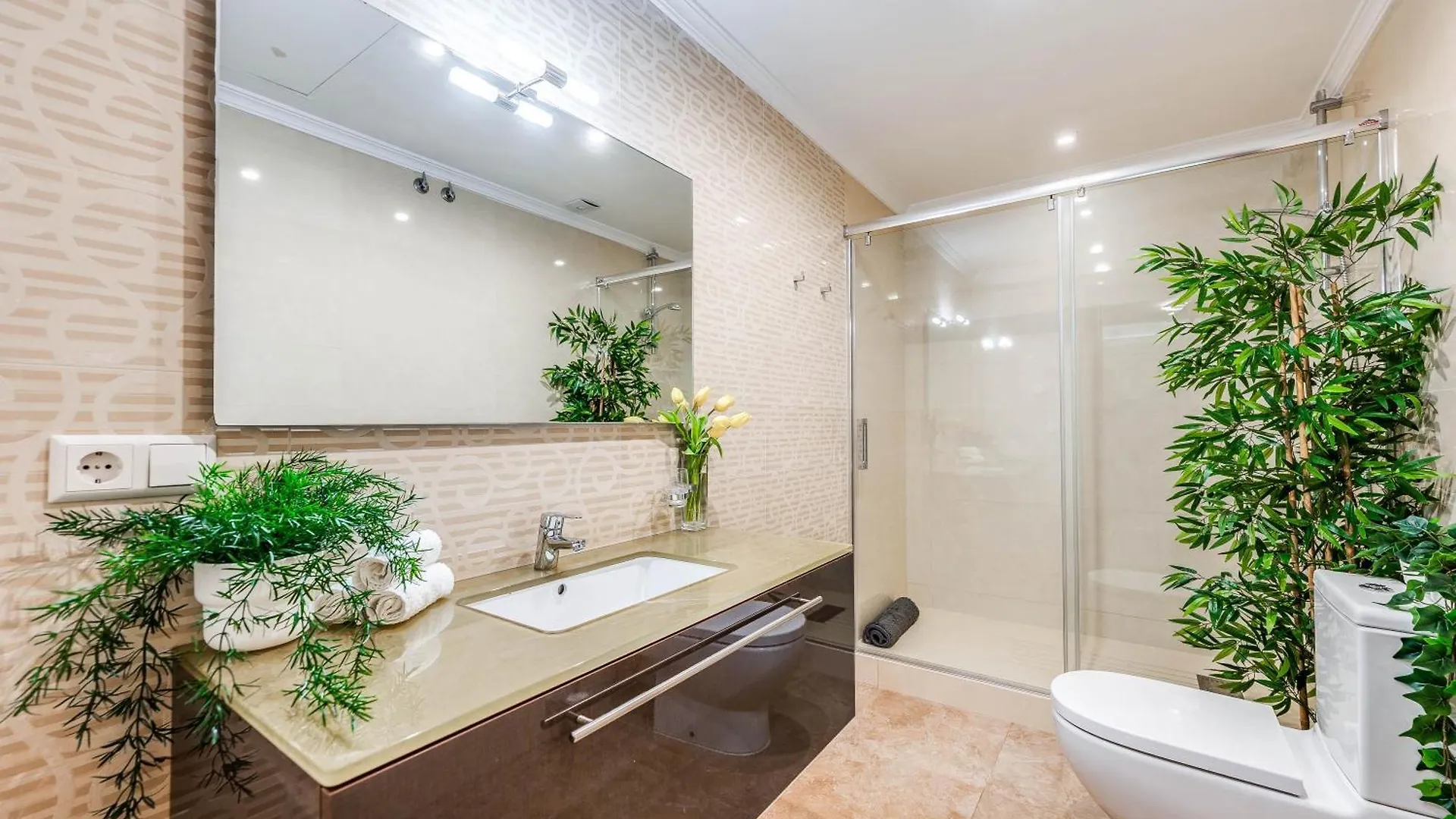 Beachfront Villa With Sea Views & Private Pool Marbella 0*,
