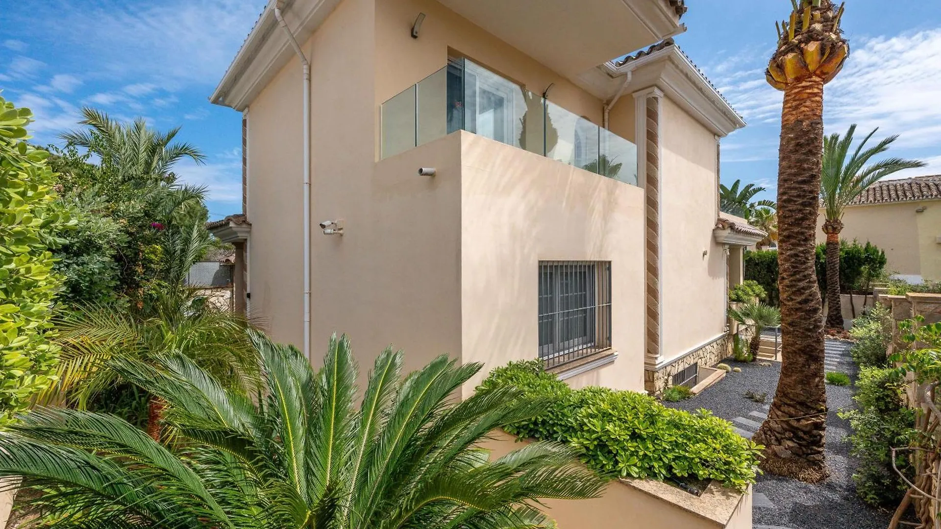 Beachfront Villa With Sea Views & Private Pool Marbella
