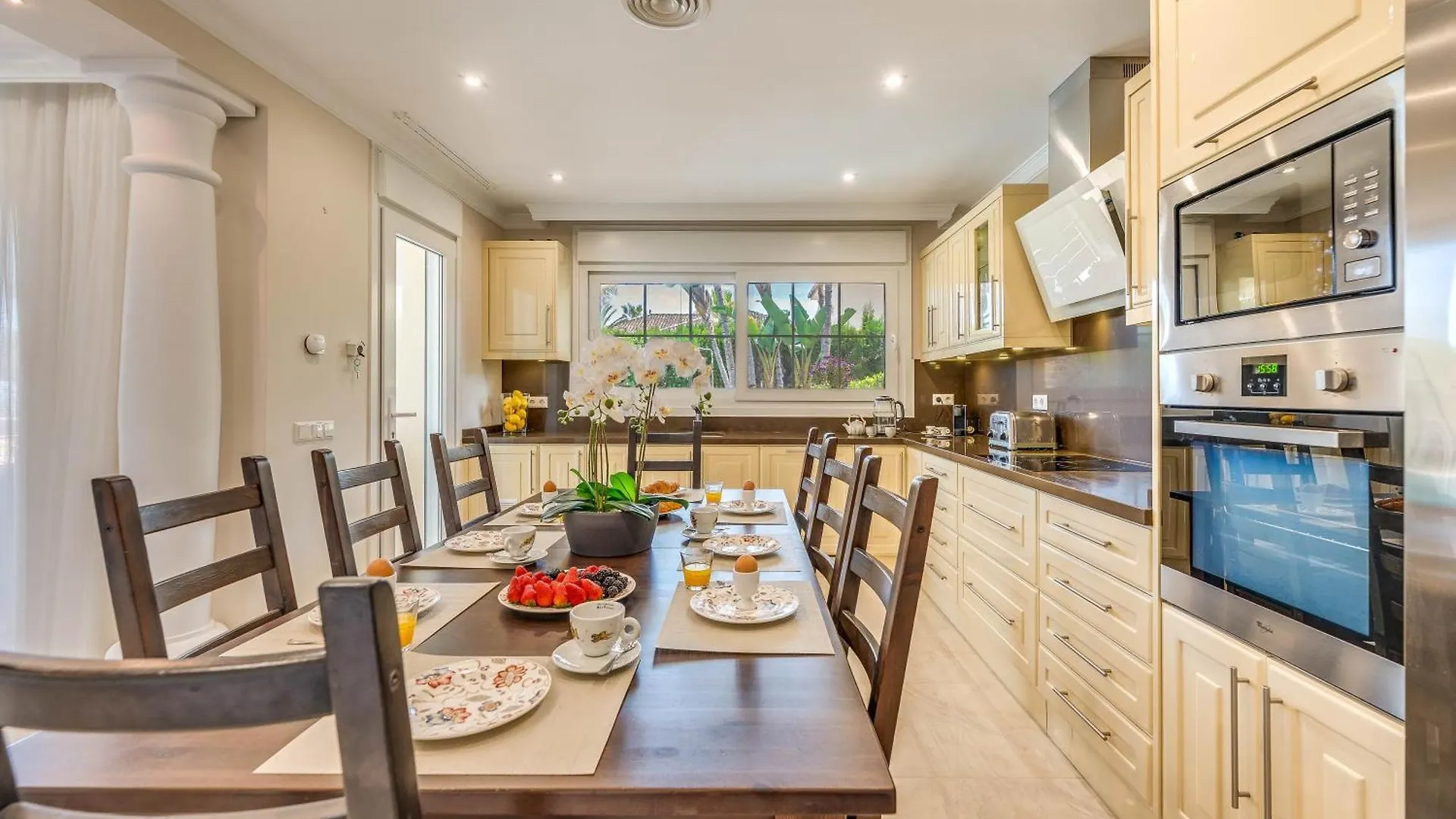 Beachfront Villa With Sea Views & Private Pool Marbella