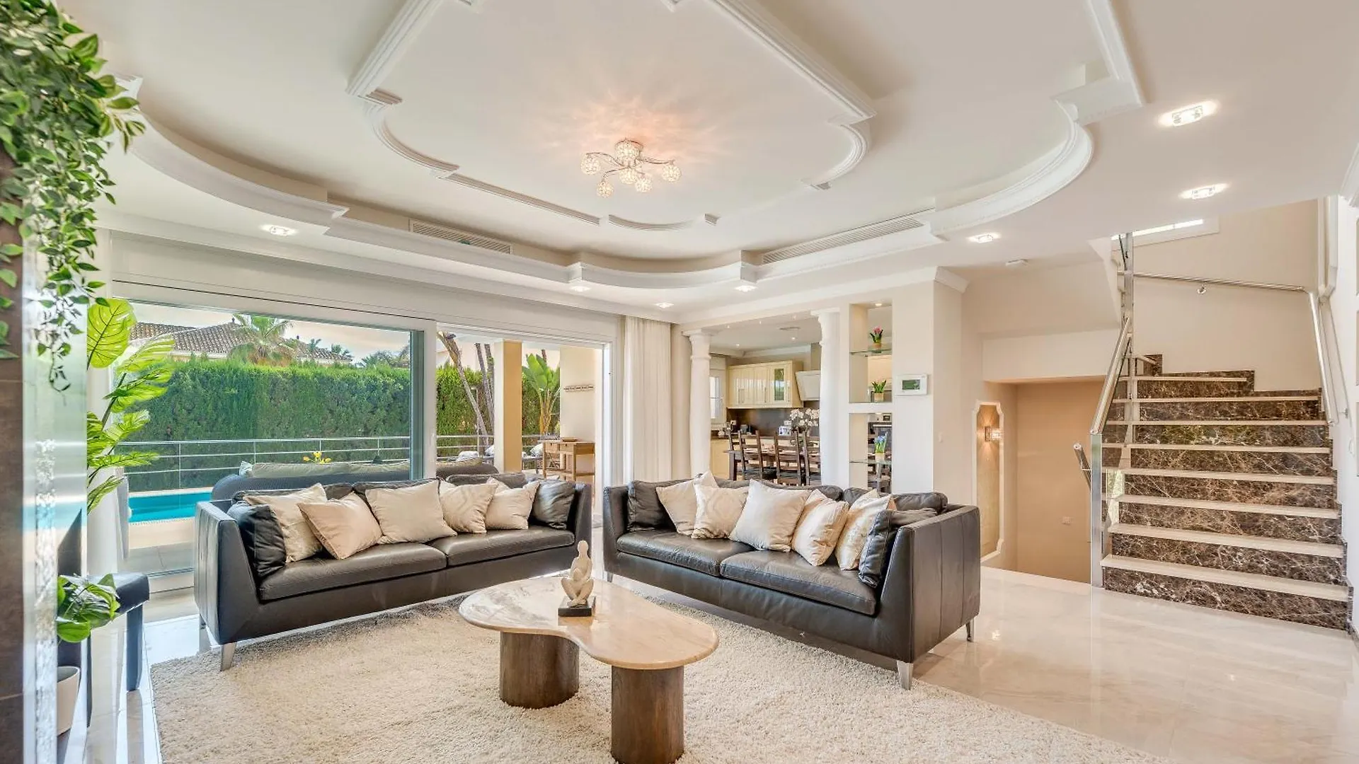 Beachfront Villa With Sea Views & Private Pool Marbella