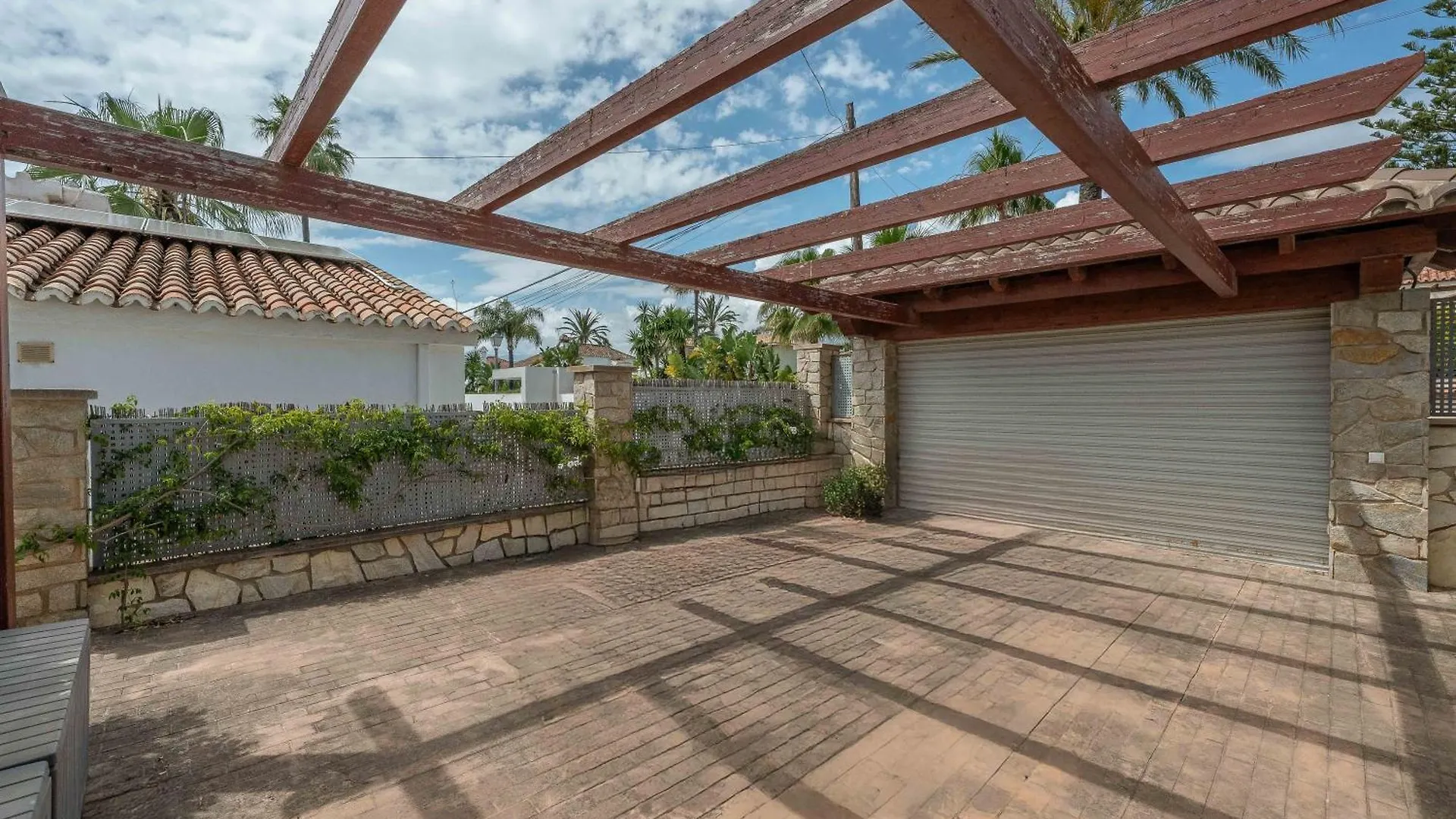 Beachfront Villa With Sea Views & Private Pool Marbella Spanien