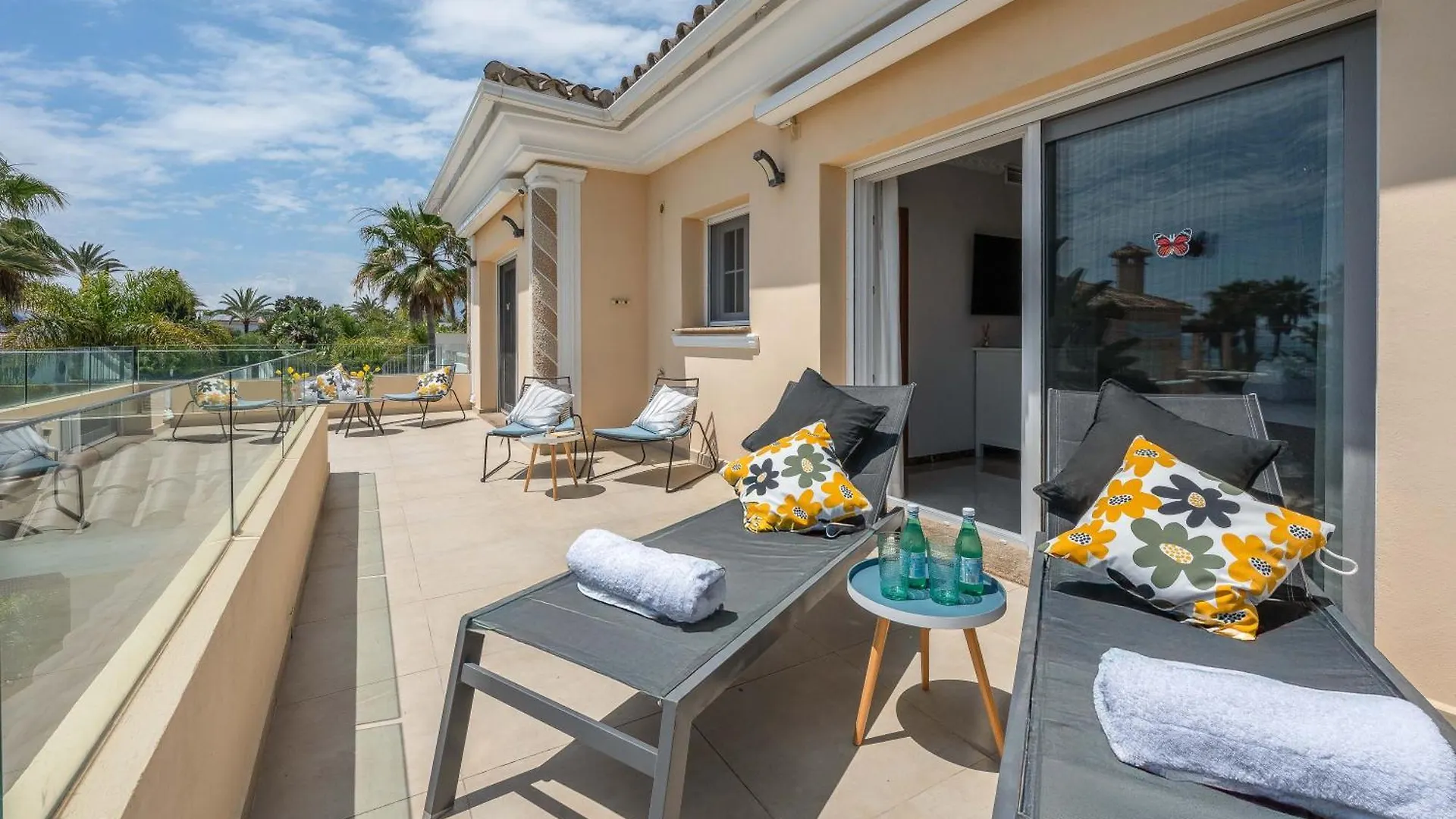 Beachfront Villa With Sea Views & Private Pool Marbella