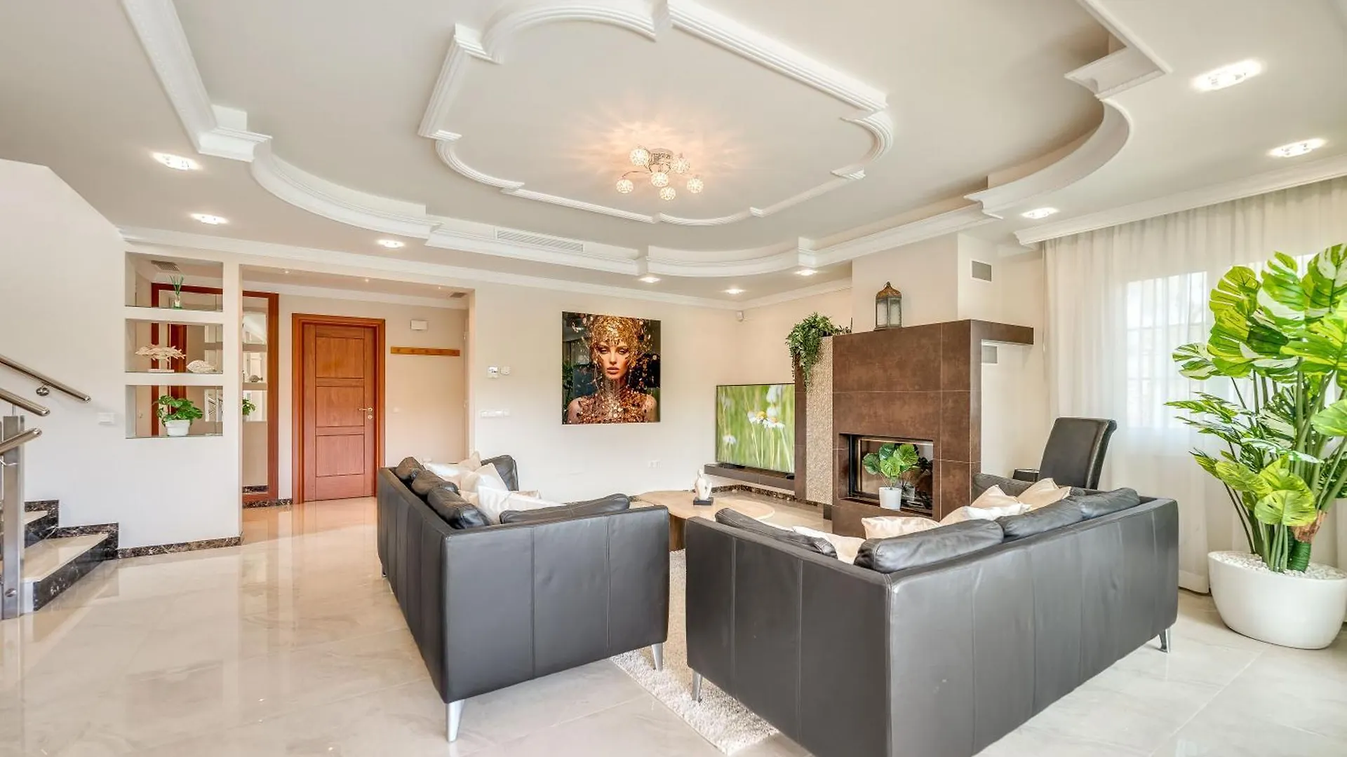 Beachfront Villa With Sea Views & Private Pool Marbella