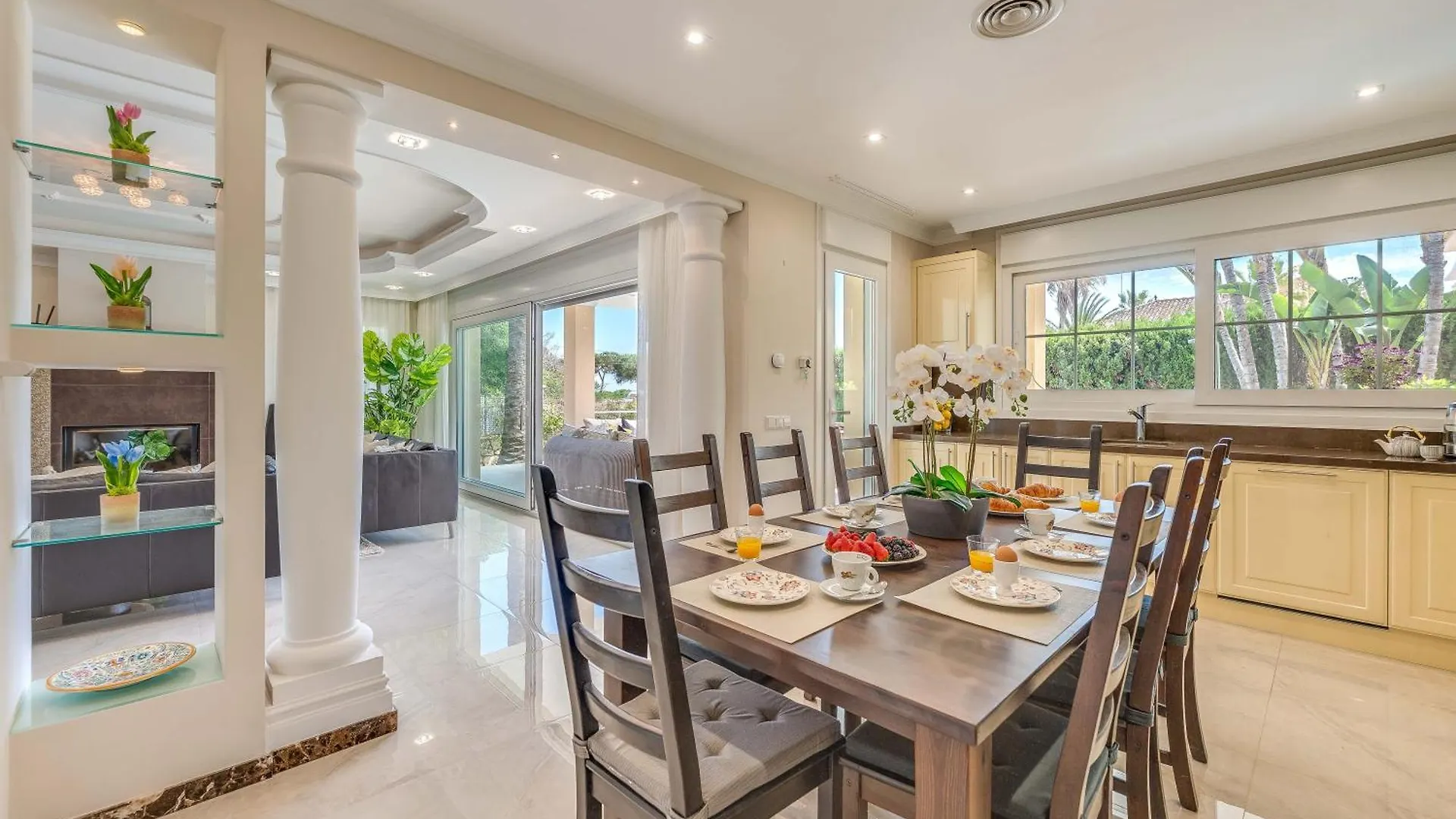 Beachfront Villa With Sea Views & Private Pool Marbella