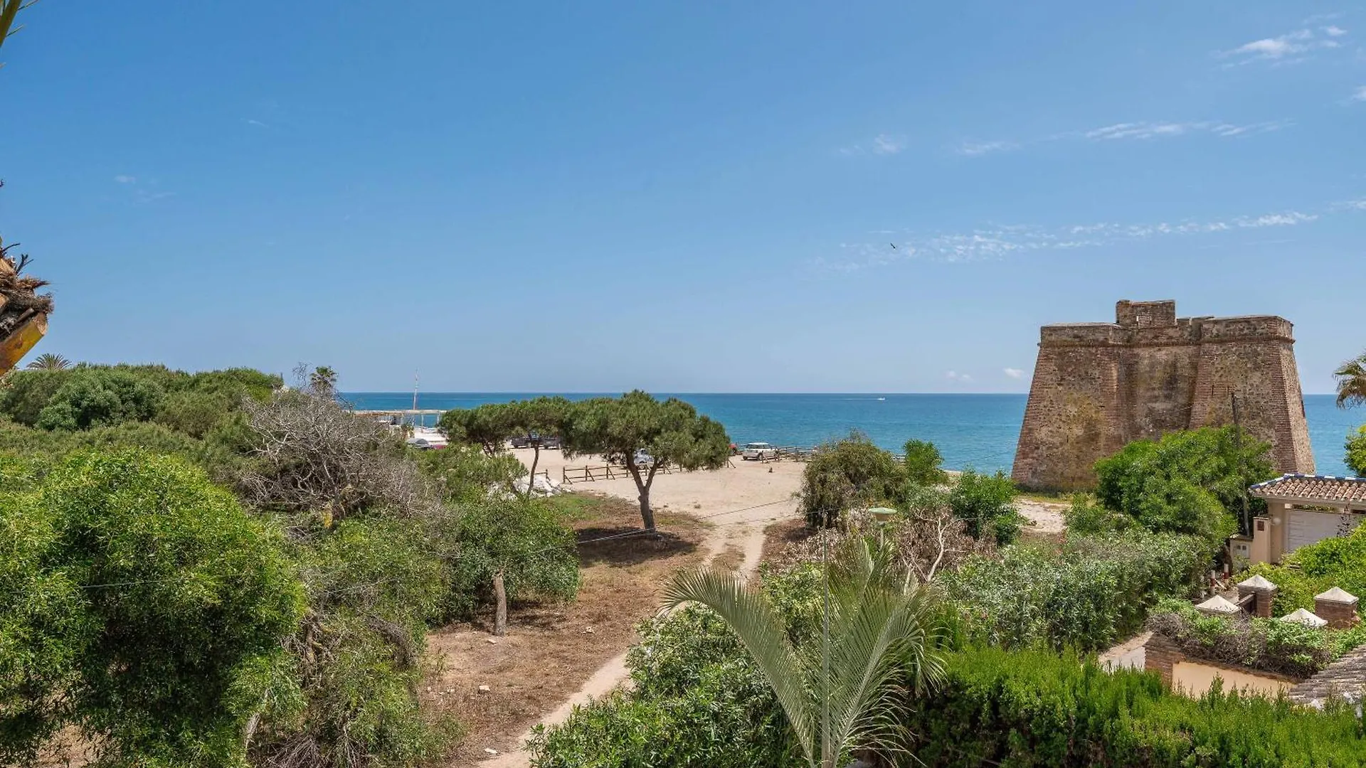Beachfront Villa With Sea Views & Private Pool Marbella
