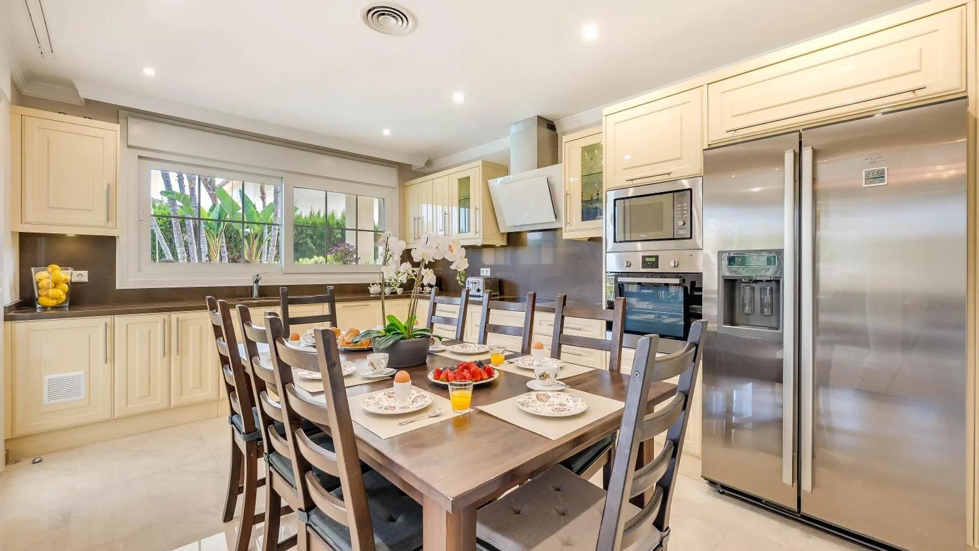 Beachfront Villa With Sea Views & Private Pool Marbella